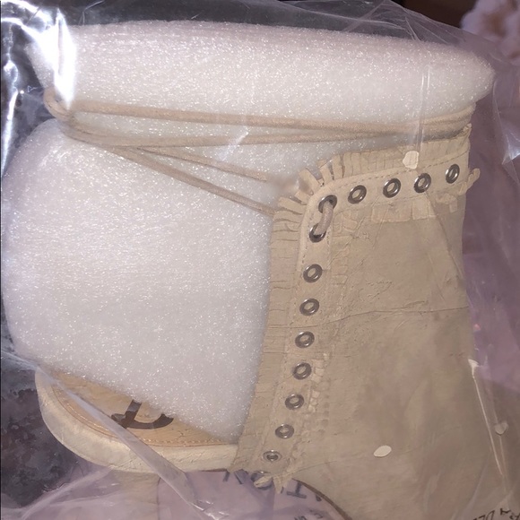 BRAND NEW open toed heels - Picture 4 of 4